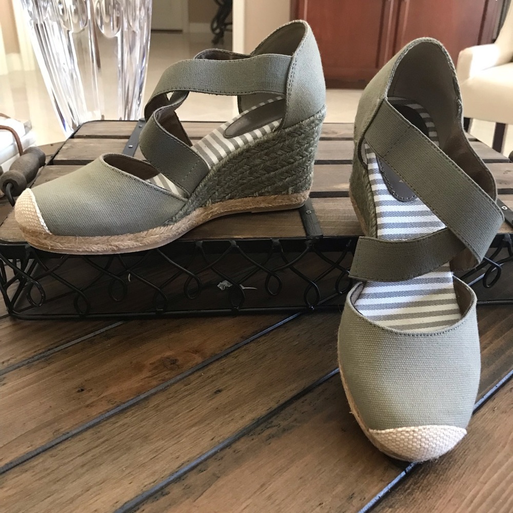 White Mountain Green Espadrilles Wedge